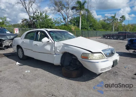 2005 Lincoln Town Car Signature Limited из США, поврежденный, VIN 1LNHM82W95Y615044